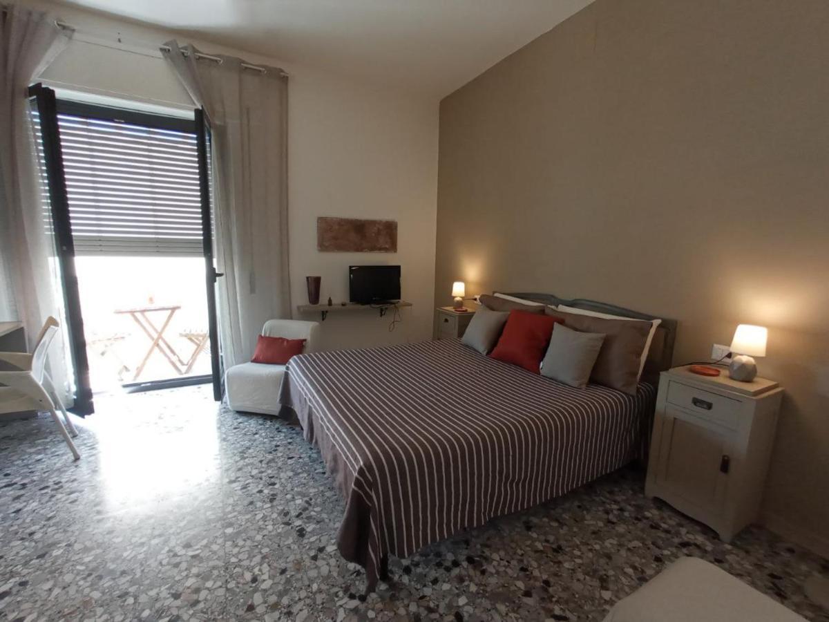 Myhouse Hotel ออลเบีย ภายนอก รูปภาพ